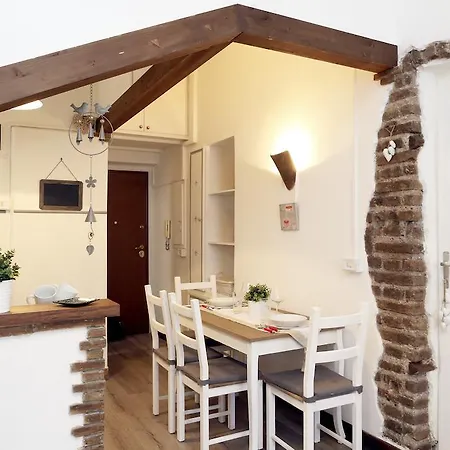Holidays House Rom